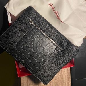 🦊SOLD🦊Salvatore Ferragamo Gancini Leather Pouch